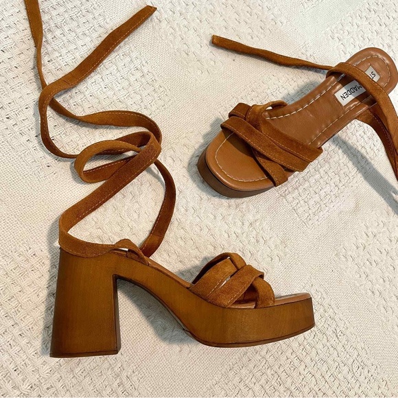 NEVER WORN Steve Madden Rydley Ankle Tie Platforms (slight scuff on right  toe) - Picture 4 of 5